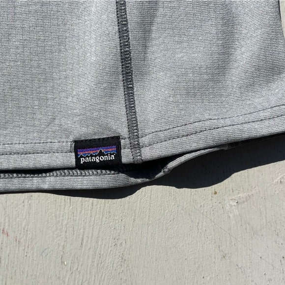 Women's Patagonia T-Shirt Gray Silver Solid S Round Active Polartec Baselayer - Picture 6 of 14
